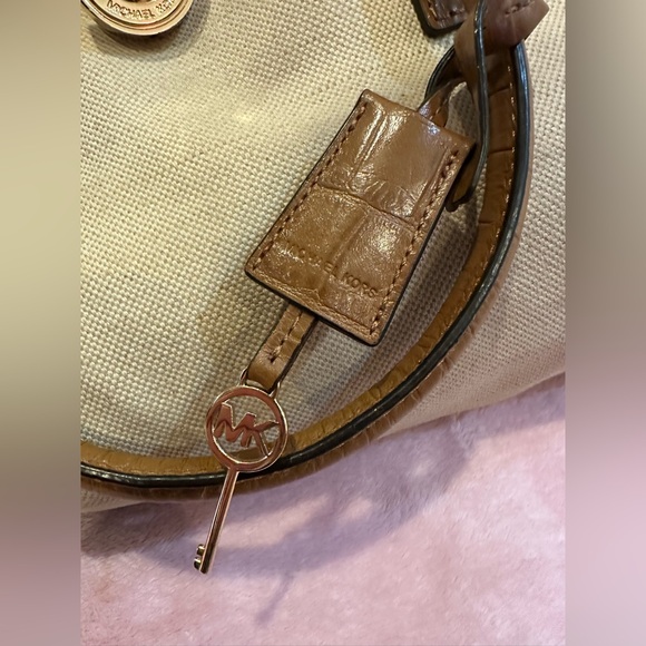 Michael Kors Tan and Cream Bag - Picture 3 of 16